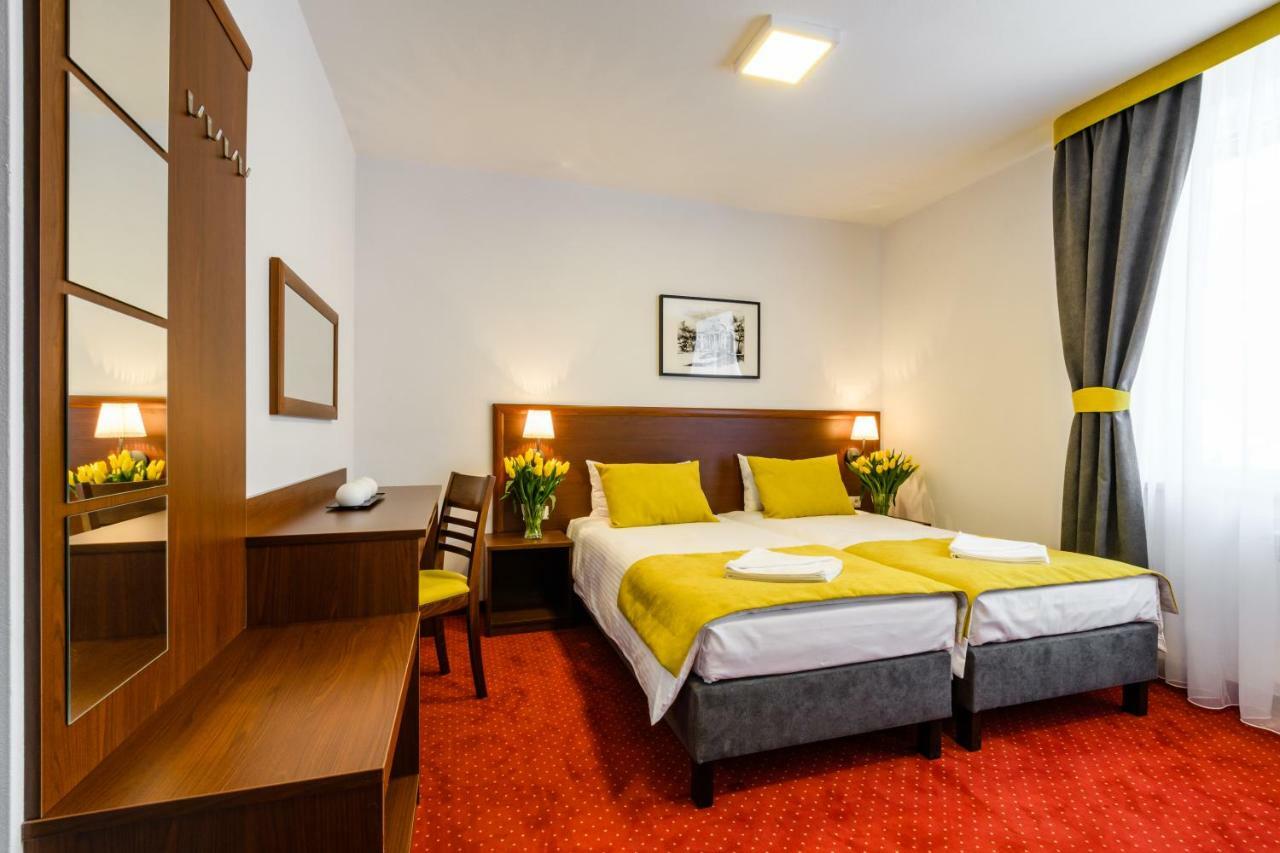 Hotel L26 Lopuszanska Varsavia Esterno foto